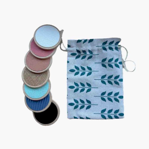 Set van 7 Houten Tactiele Schijven met verschillende texturen, perfect voor Montessori-geïnspireerd zintuiglijk speelgoed voor kinderen.